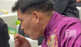 助理曝光大衣哥线月档期排满网友偶遇接地气