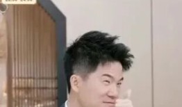 董宇辉低头了